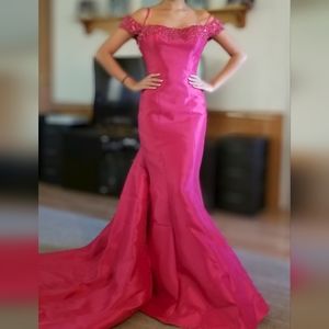 Tarik Ediz Dress Size 4 fits like a 2